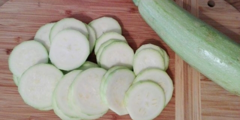 Kako kuhati tikvice sa šampinjonima: u laganom šporetu, u rerni